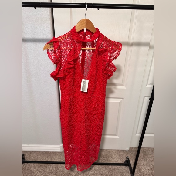 BNWT ALEXIS RED LACE DRESS size S - Picture 4 of 10